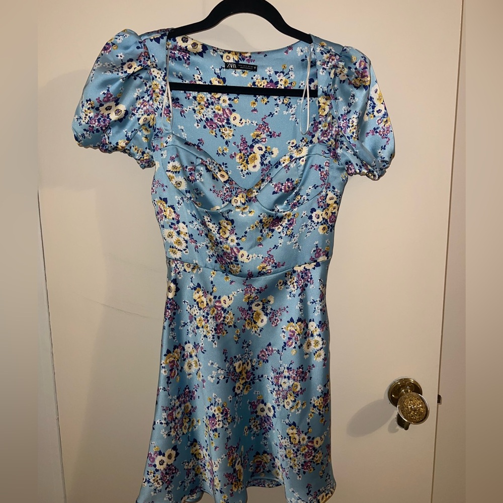 Zara Floral Print dress. Size:XS